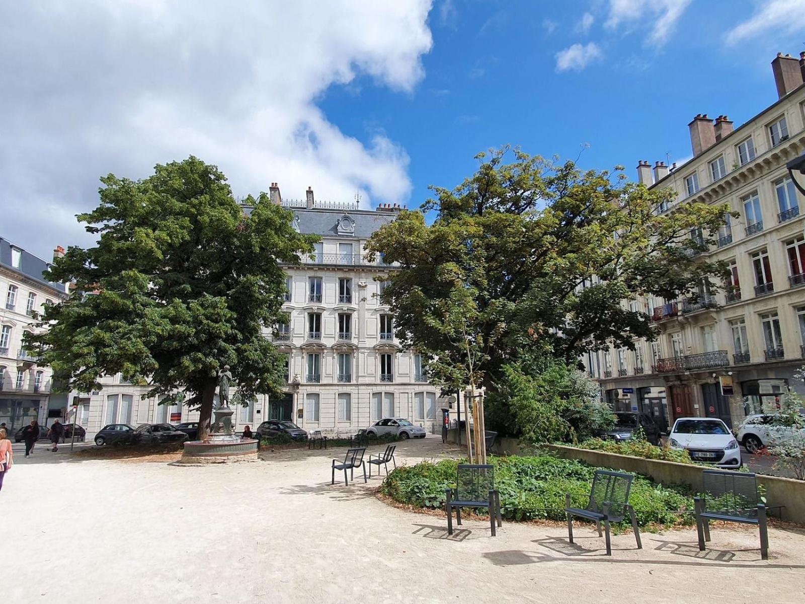 Le Saint Amour Cosy Besancon Bagian luar foto