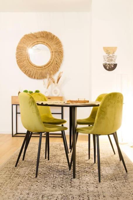 Le Saint Amour Cosy Besancon Bagian luar foto
